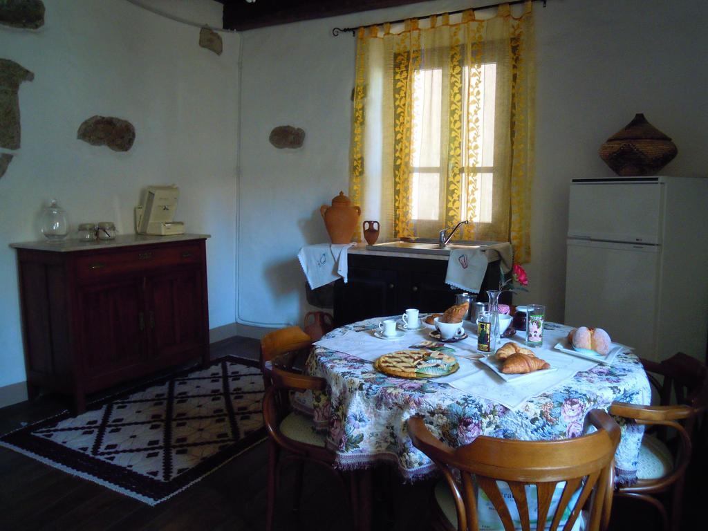 Casa Castori Bed and Breakfast Macomer Exteriör bild